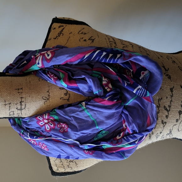 Accessories - Spring time Hummingbird scarf